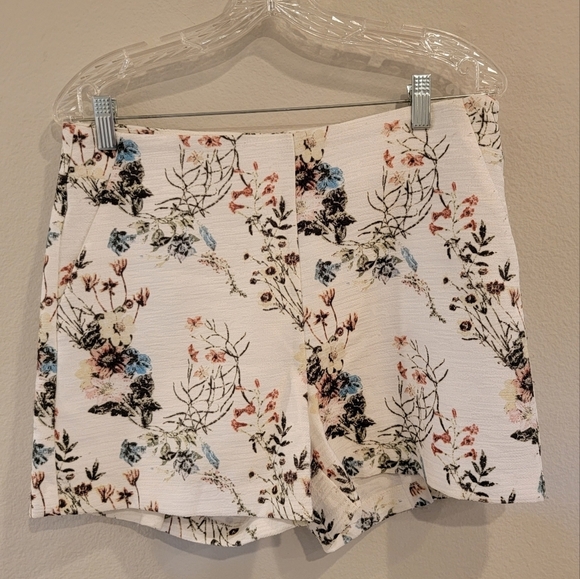 Lucy Paris white floral shorts. - Picture 3 of 16